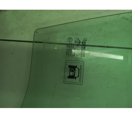 Стекло переднее правое