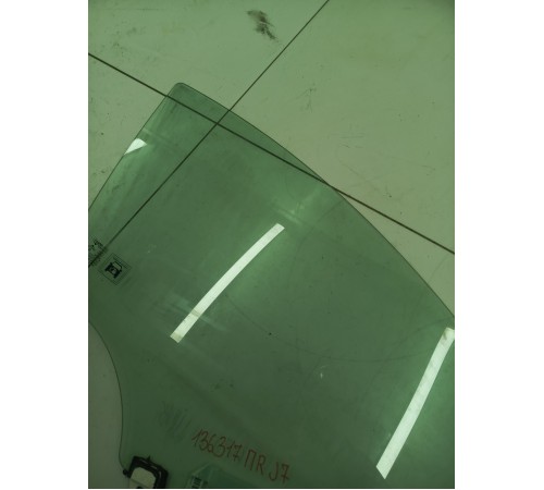 Стекло переднее правое