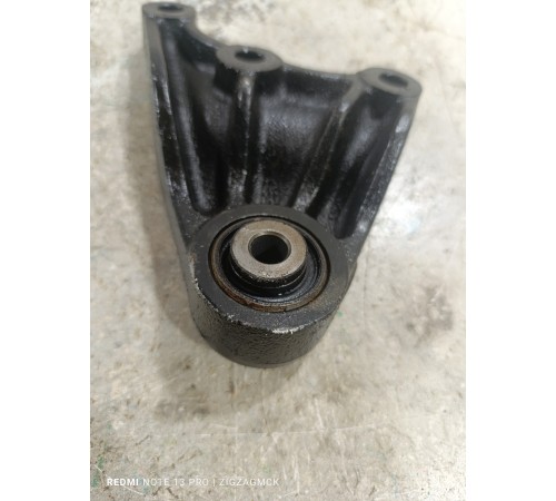 Кронштейн двигателя