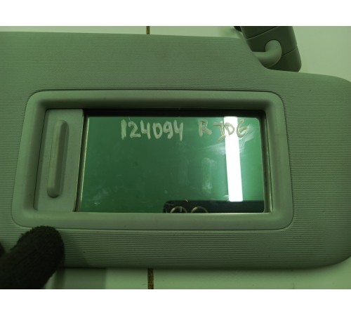 Козырёк солнцезащитный правый