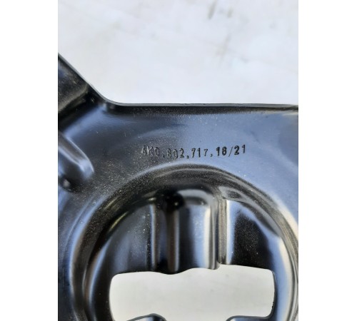 Механизм крепления запасного колеса