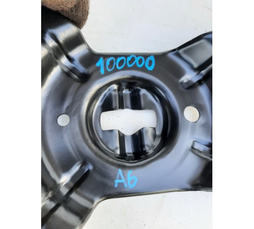 Механизм крепления запасного колеса