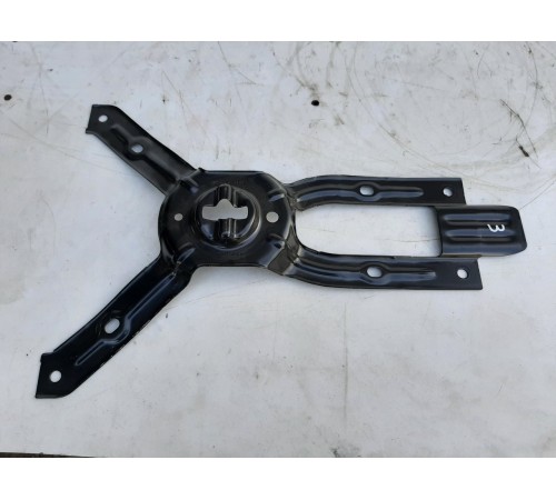 Механизм крепления запасного колеса