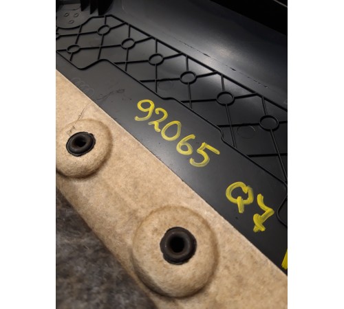 Обшивка багажника (правая)