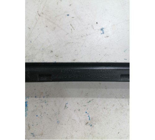 Уплотнитель лобового стекла правый