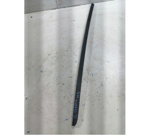 Уплотнитель лобового стекла правый