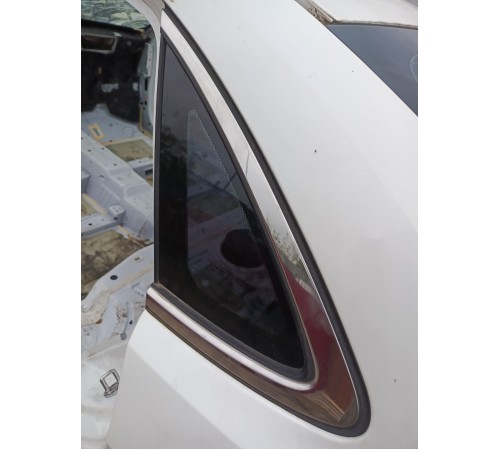 Глухое стекло заднее левое