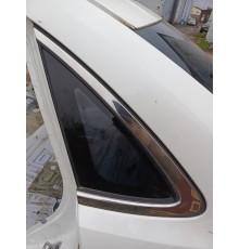 Глухое стекло заднее левое