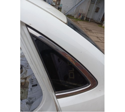 Глухое стекло заднее левое