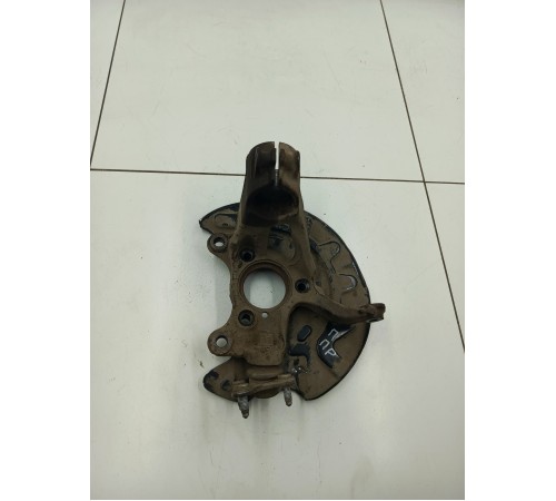 Кулак поворотный передний правый