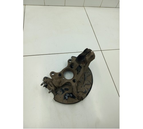 Кулак поворотный передний правый