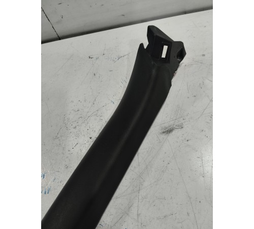 Обшивка крышки багажника правая