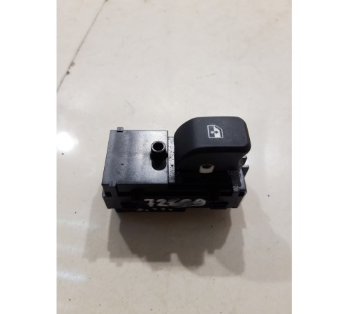 Кнопка стеклоподъемника (задняя, правая)