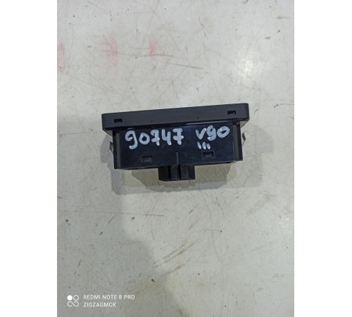 Кнопка открывания багажника