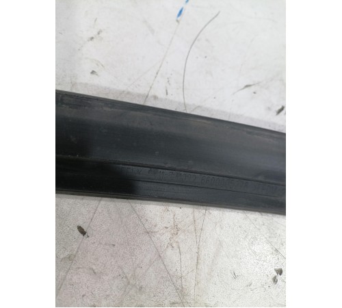 Уплотнитель капота