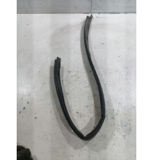 Уплотнитель капота