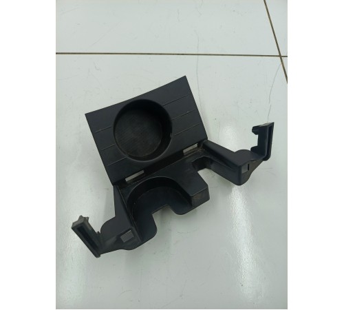 Подстаканник центральной консоли