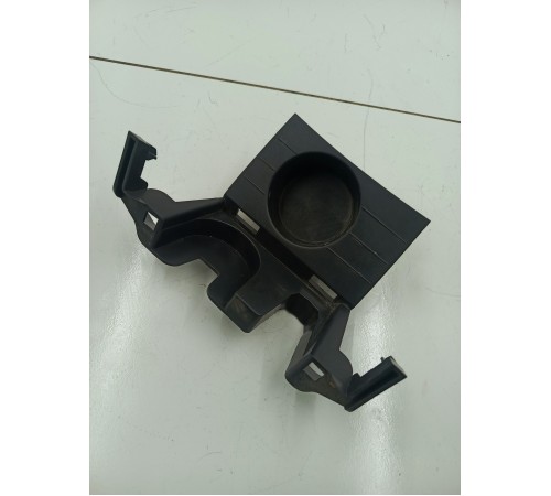 Подстаканник центральной консоли