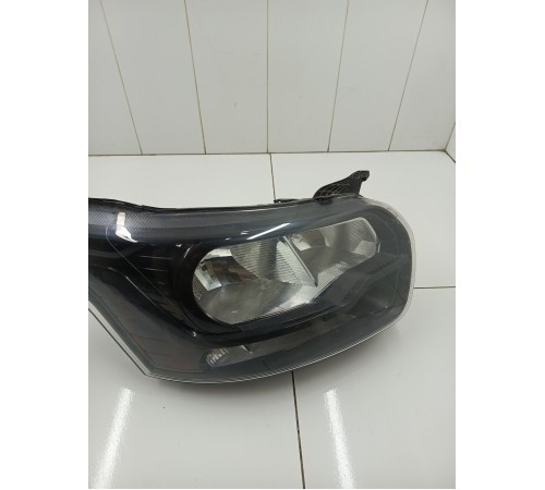 Фара передняя правая