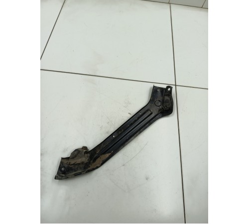 Кронштейн панели передний правый