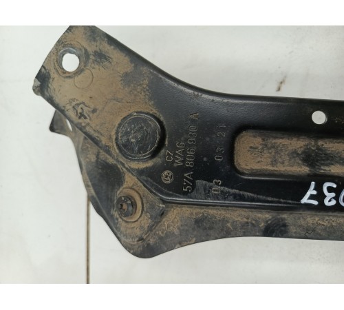 Кронштейн панели передний правый