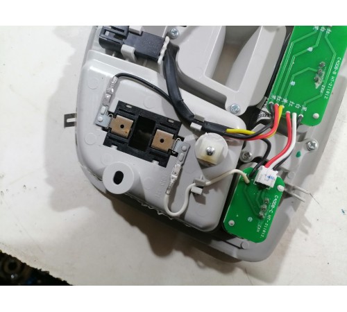 Плафон внутреннего освещения передний