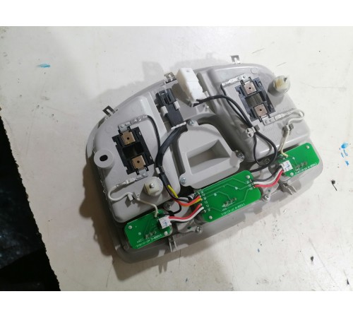 Плафон внутреннего освещения передний