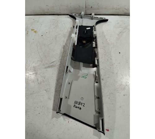 Обшивка центральной стойки правая верхняя