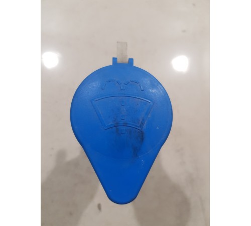 Горловина бачка омывателя с крышкой