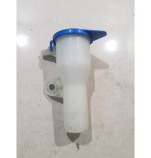 Горловина бачка омывателя с крышкой