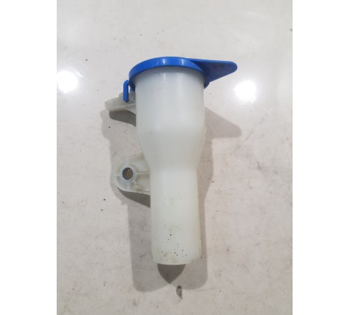 Горловина бачка омывателя с крышкой