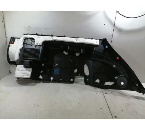 Обшивка багажника правая