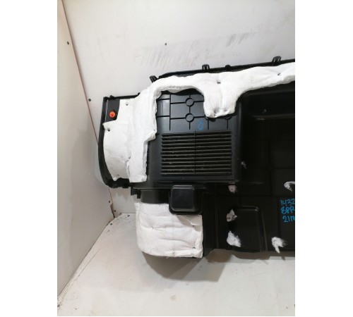 Обшивка багажника правая