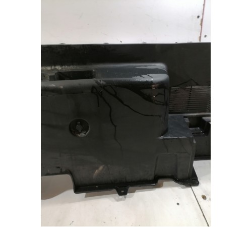 Обшивка багажника правая