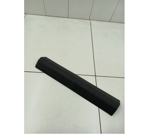 Накладка порога передняя левая