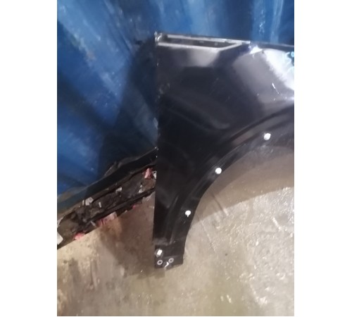 Крыло переднее правое