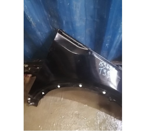 Крыло переднее правое