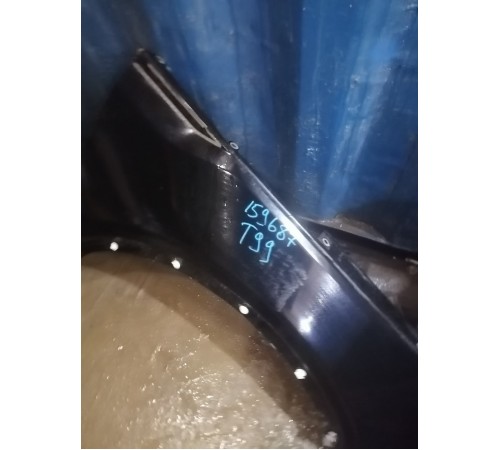 Крыло переднее правое