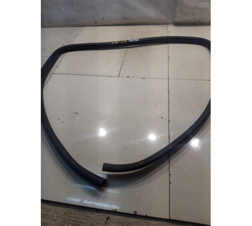 Уплотнитель двери (задний, правый)