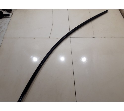 Молдинг двери(передний правый)