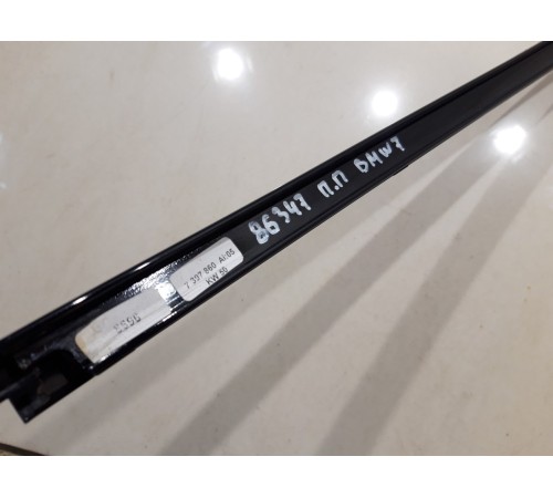 Молдинг двери(передний правый)