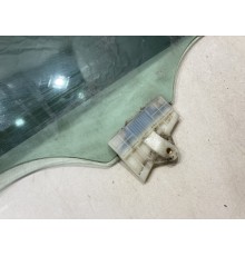 Стекло (переднее, прпавое) триплекс