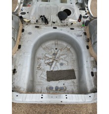 Ниша багажника запасного колеса