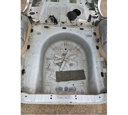 Ниша багажника запасного колеса