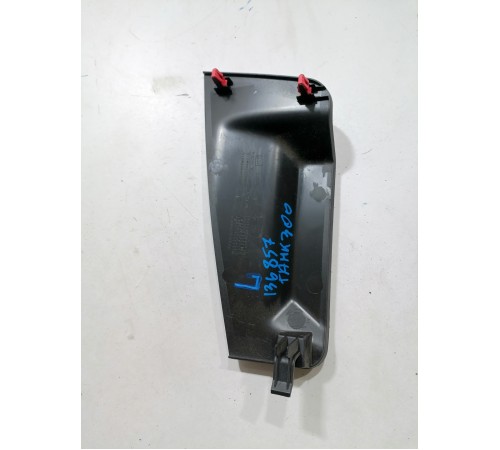 Накладка центральной консоли левая 