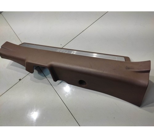 Накладка порога (передняя, левая)