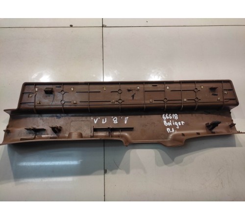 Накладка порога (передняя, левая)