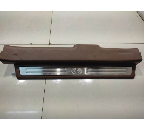 Накладка порога (передняя, левая)