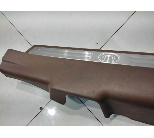 Накладка порога (передняя, левая)