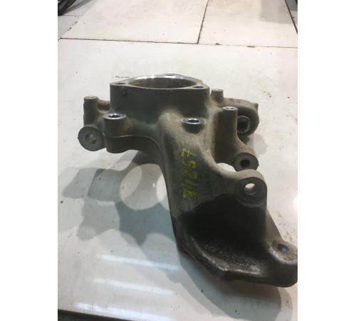 Кулак поворотный (задний, левый)